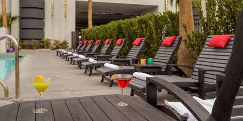 Chaise Lounge With Wheels